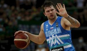 乐鱼体育登录-媒体人：最好的自己遇到最差的队友 东契奇带不动&amp;难达出道的高度