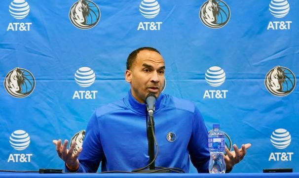 乐鱼体育官方-荒诞发言令巴克利无语 独行侠GM雷句频出再惹众怒