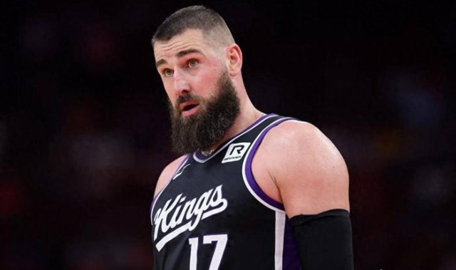 连续6年从未缺席，得分、篮板均排第一，他专为附加赛而生！