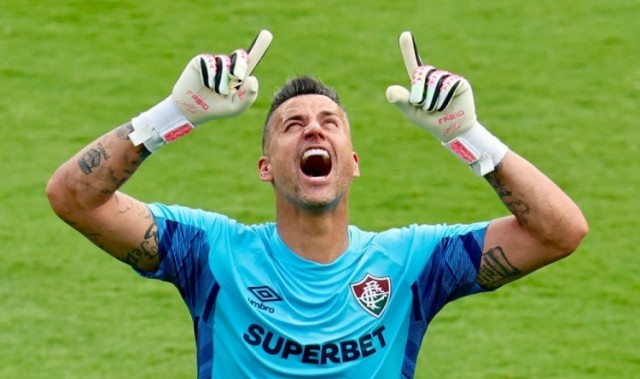 乐鱼体育登录-专家：44岁的法比奥打破了希尔顿保持的出场纪录，多么伟大的成就