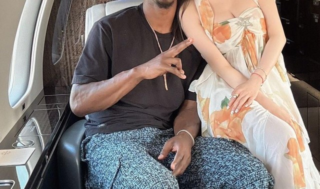 乐鱼体育登录-中国女牌手Britney晒与巴特勒合照，定位显示已到拉斯维加斯