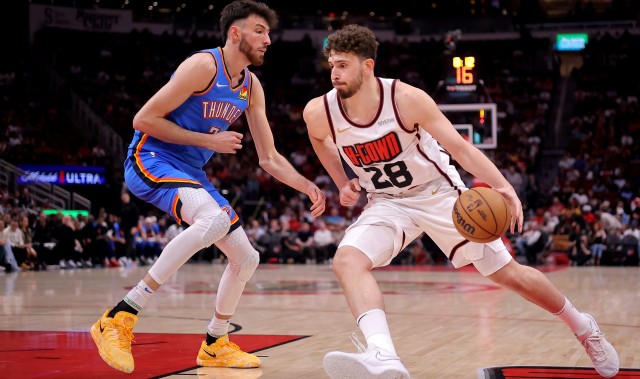 乐鱼体育官方网站-西部格局分析：雷霆强势崛起 火箭弥补不足 湖人吸引焦点 勇士跌至附加赛区