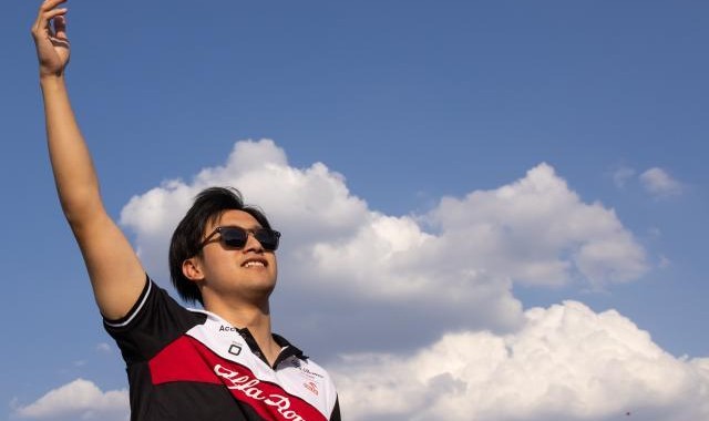 乐鱼体育官网-周冠宇“期中”专访②：未受撞车影响 之后会更“冒险”